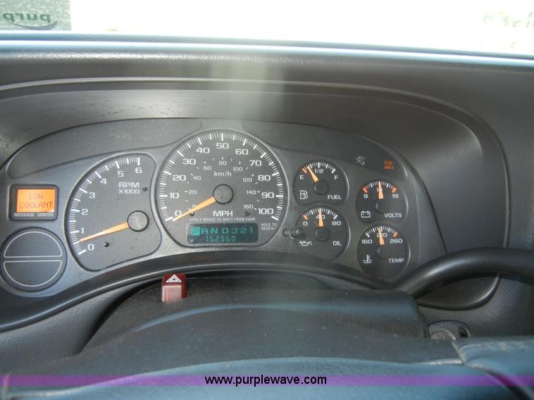 image for item D4156 2002 Chevrolet Suburban 1500 LT SUV