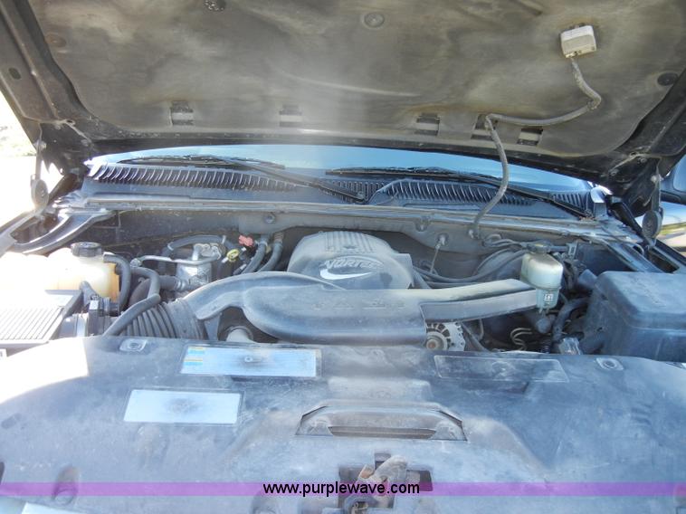 image for item D4156 2002 Chevrolet Suburban 1500 LT SUV