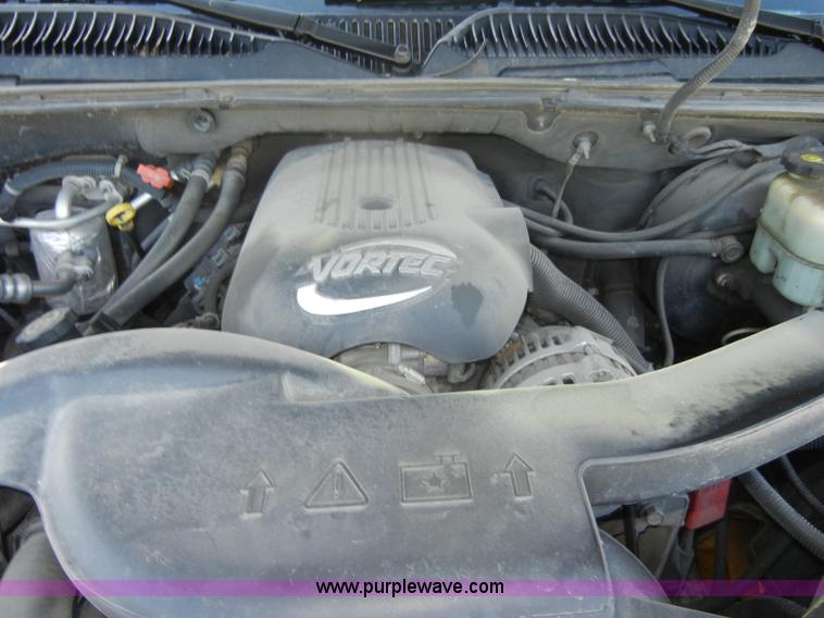 image for item D4156 2002 Chevrolet Suburban 1500 LT SUV