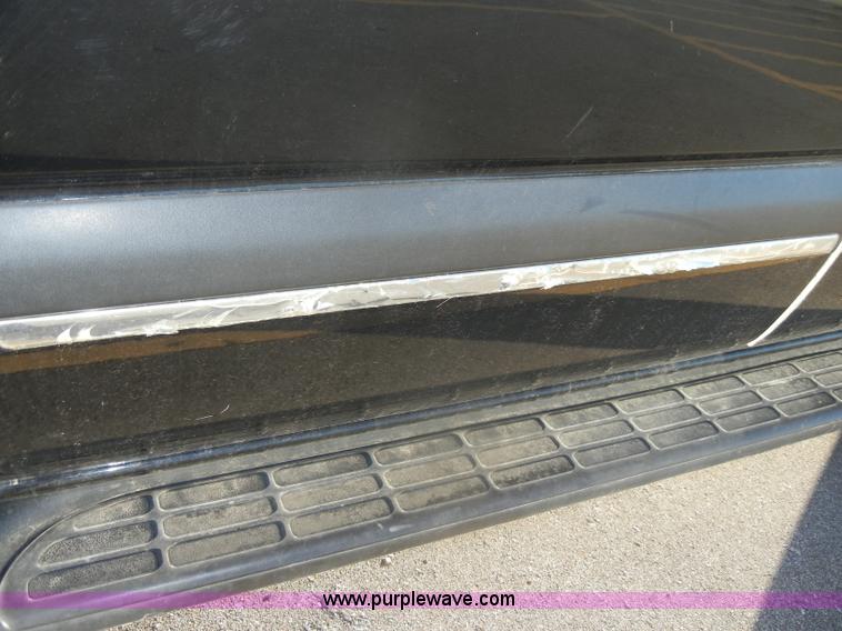 image for item D4156 2002 Chevrolet Suburban 1500 LT SUV