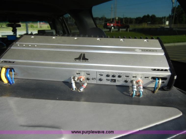 image for item D4156 2002 Chevrolet Suburban 1500 LT SUV