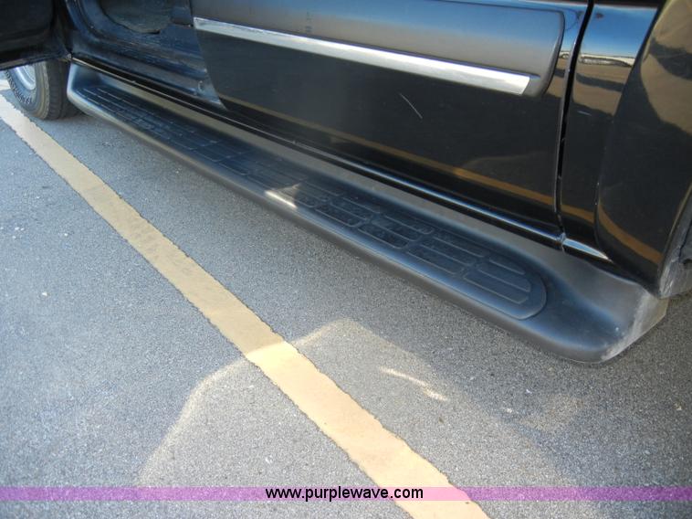 image for item D4156 2002 Chevrolet Suburban 1500 LT SUV