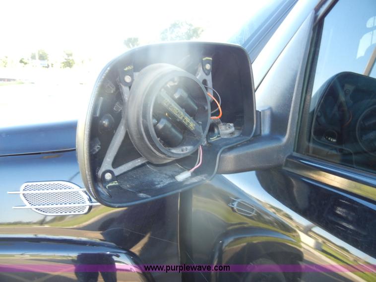 image for item D4156 2002 Chevrolet Suburban 1500 LT SUV