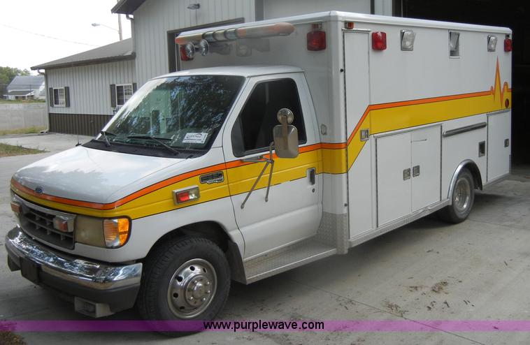 image for item D4355 1995 Ford E350 ambulance