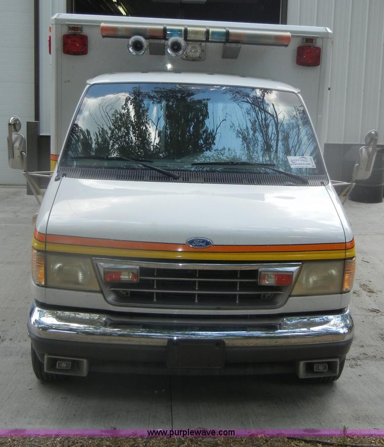 image for item D4355 1995 Ford E350 ambulance