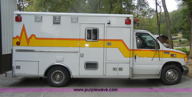 image for item D4355 1995 Ford E350 ambulance