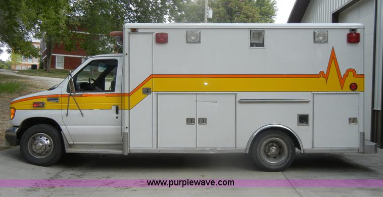 image for item D4355 1995 Ford E350 ambulance