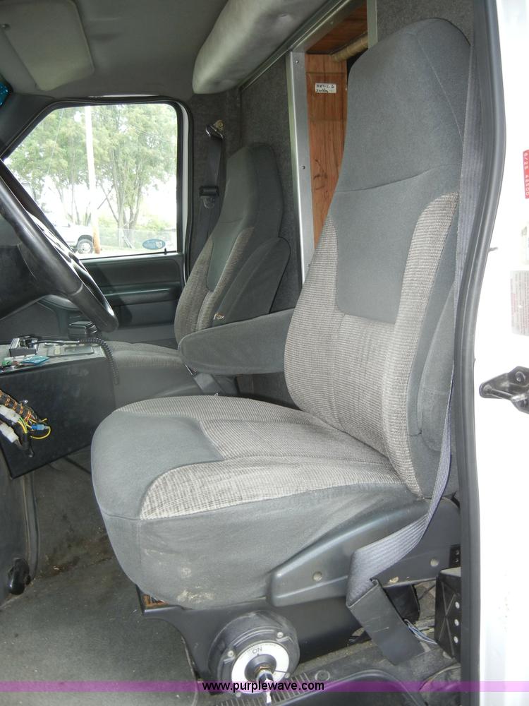 image for item D4355 1995 Ford E350 ambulance