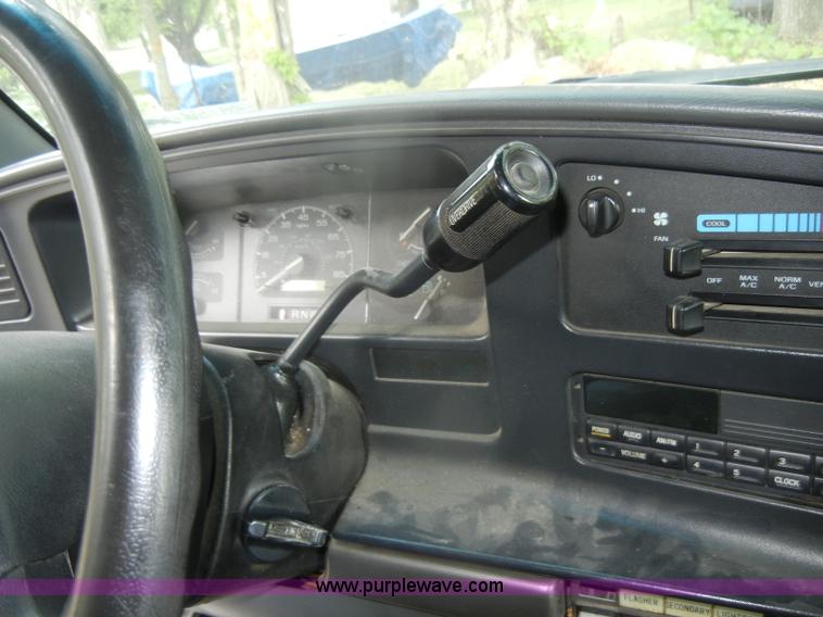 image for item D4355 1995 Ford E350 ambulance