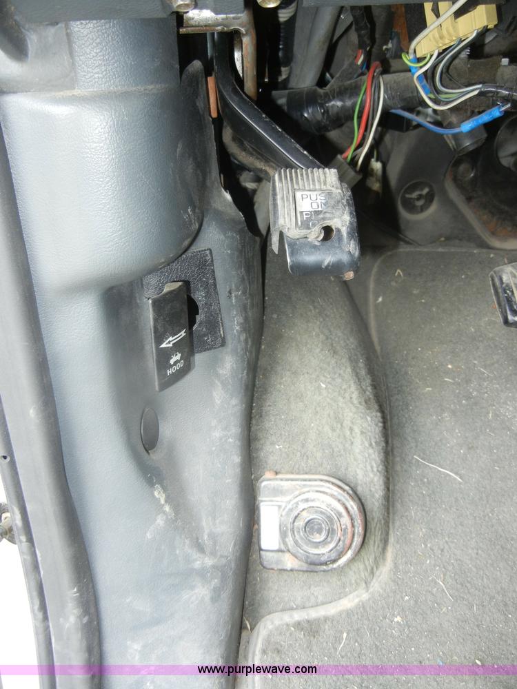 image for item D4355 1995 Ford E350 ambulance