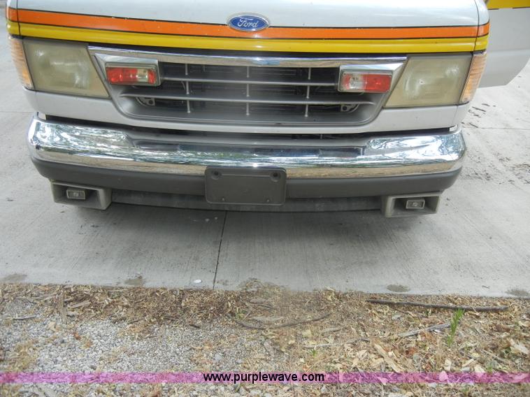 image for item D4355 1995 Ford E350 ambulance