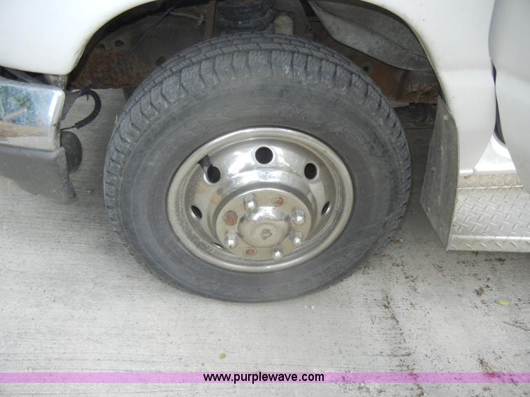 image for item D4355 1995 Ford E350 ambulance