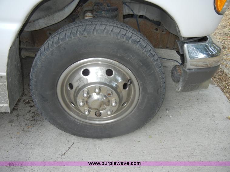 image for item D4355 1995 Ford E350 ambulance