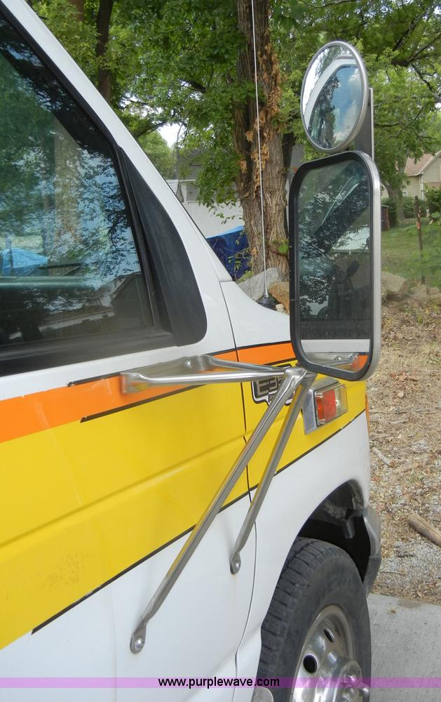 image for item D4355 1995 Ford E350 ambulance