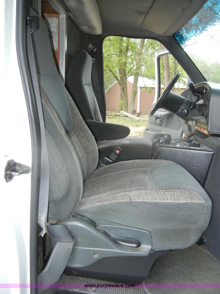 image for item D4355 1995 Ford E350 ambulance