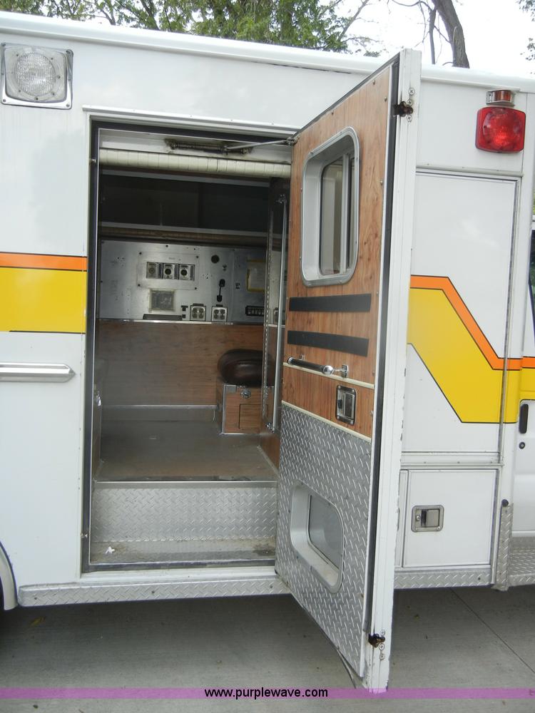 image for item D4355 1995 Ford E350 ambulance
