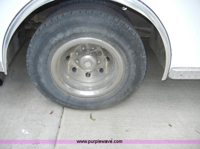 image for item D4355 1995 Ford E350 ambulance