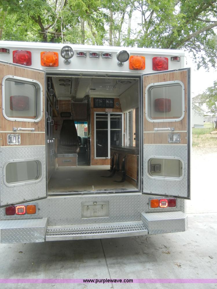 image for item D4355 1995 Ford E350 ambulance