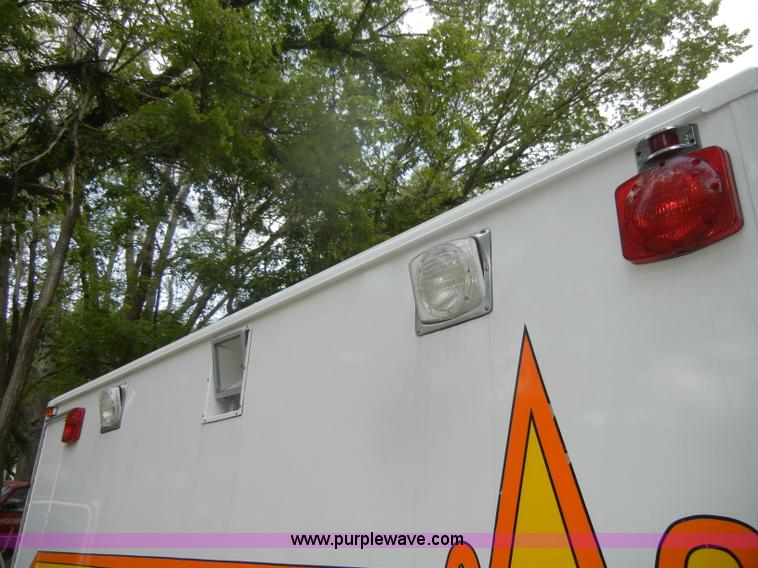 image for item D4355 1995 Ford E350 ambulance