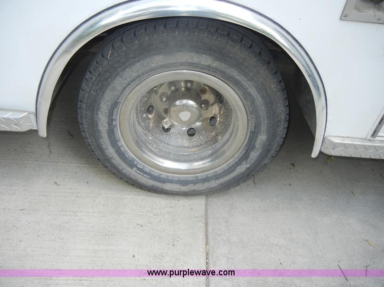 image for item D4355 1995 Ford E350 ambulance