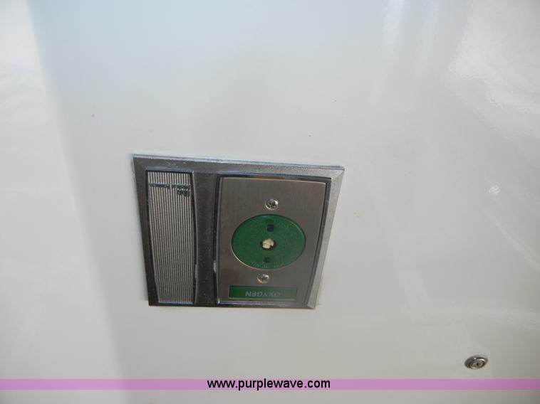 image for item D4355 1995 Ford E350 ambulance