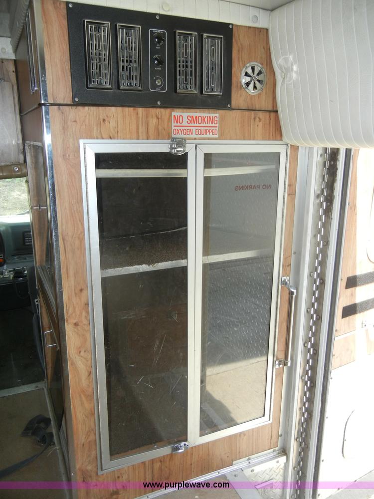 image for item D4355 1995 Ford E350 ambulance