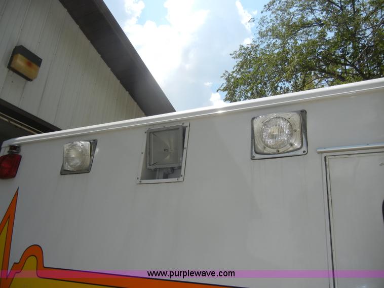 image for item D4355 1995 Ford E350 ambulance