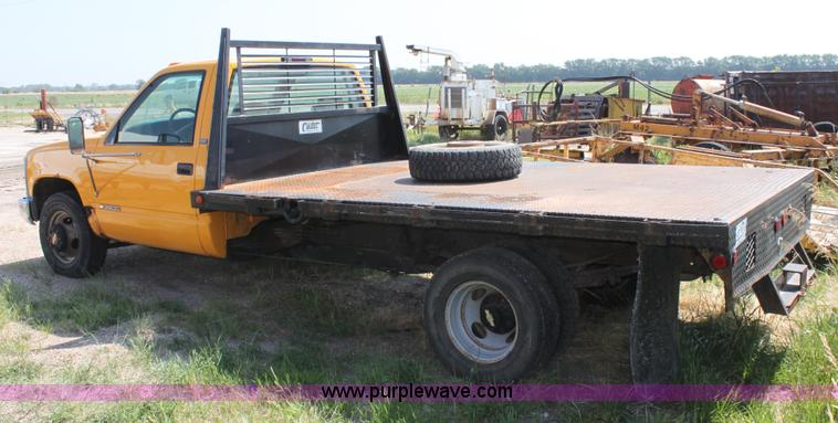 image for item D5221 1995 Chevrolet 3500 Cheyenne flatbed pickup truck