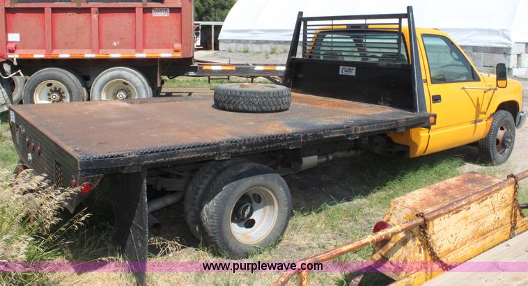 image for item D5221 1995 Chevrolet 3500 Cheyenne flatbed pickup truck