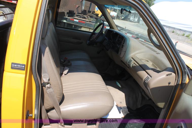 image for item D5221 1995 Chevrolet 3500 Cheyenne flatbed pickup truck