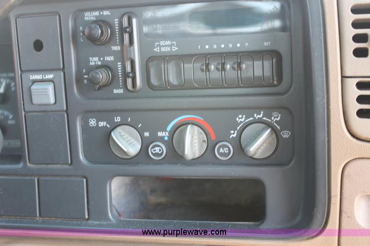 image for item D5221 1995 Chevrolet 3500 Cheyenne flatbed pickup truck