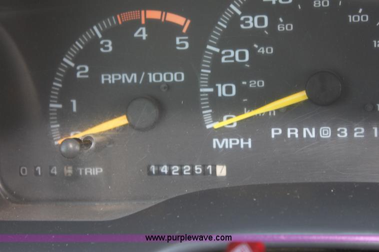 image for item D5221 1995 Chevrolet 3500 Cheyenne flatbed pickup truck