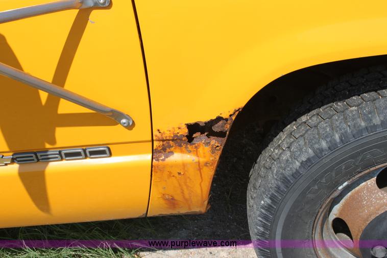 image for item D5221 1995 Chevrolet 3500 Cheyenne flatbed pickup truck