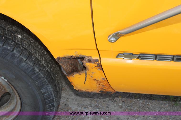 image for item D5221 1995 Chevrolet 3500 Cheyenne flatbed pickup truck