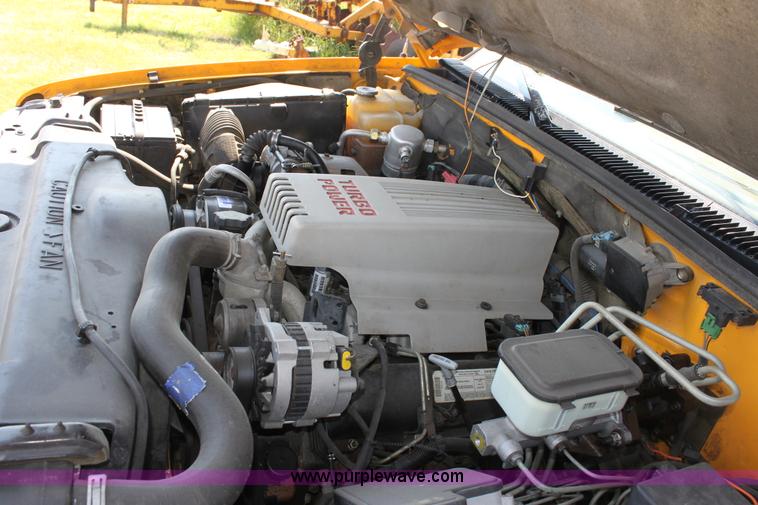 image for item D5221 1995 Chevrolet 3500 Cheyenne flatbed pickup truck