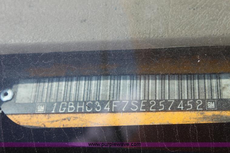 image for item D5221 1995 Chevrolet 3500 Cheyenne flatbed pickup truck