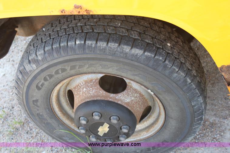 image for item D5221 1995 Chevrolet 3500 Cheyenne flatbed pickup truck