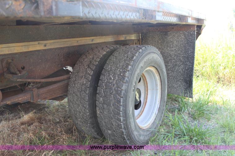 image for item D5221 1995 Chevrolet 3500 Cheyenne flatbed pickup truck