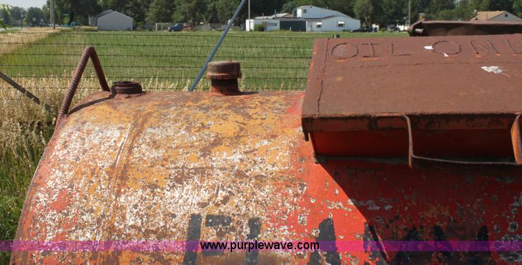 image for item D5222 300 gallon fuel tank with trailer