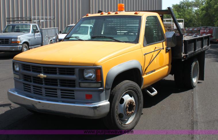 image for item D5224 1995 Chevrolet Cheyenne 3500 HD flatbed pickup truck