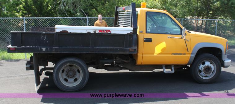 image for item D5224 1995 Chevrolet Cheyenne 3500 HD flatbed pickup truck