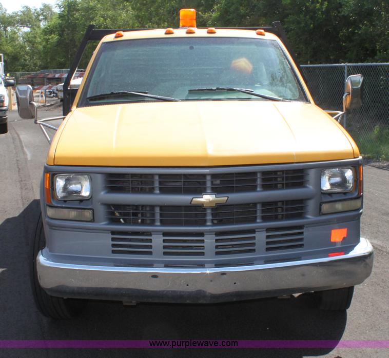 image for item D5224 1995 Chevrolet Cheyenne 3500 HD flatbed pickup truck