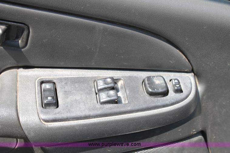 image for item D5225 2004 Chevrolet Silverado 1500 pickup truck