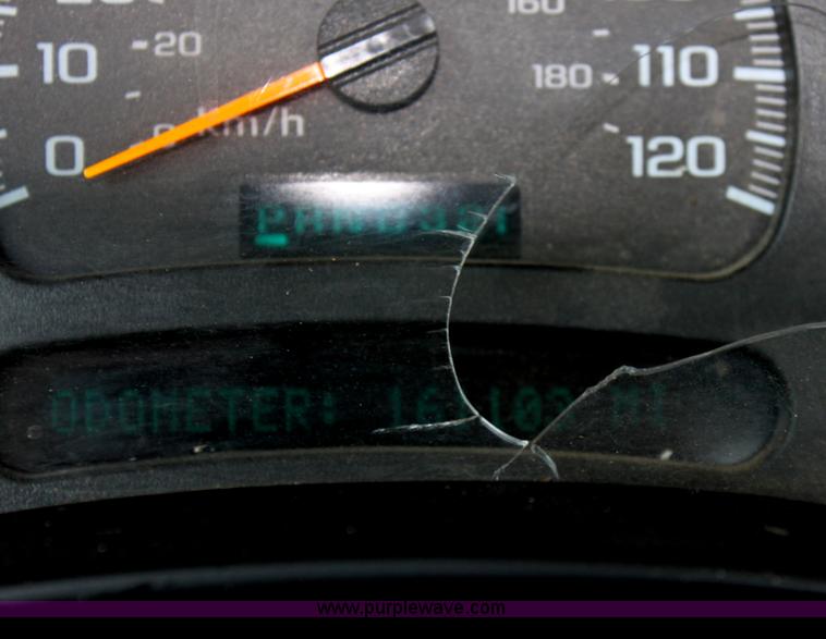 image for item D5225 2004 Chevrolet Silverado 1500 pickup truck