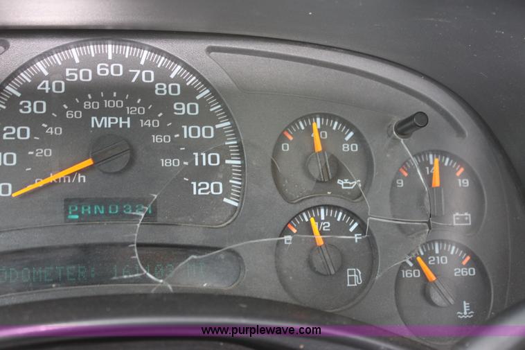 image for item D5225 2004 Chevrolet Silverado 1500 pickup truck