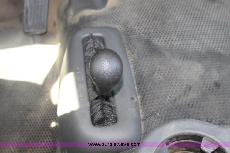 image for item D5225 2004 Chevrolet Silverado 1500 pickup truck