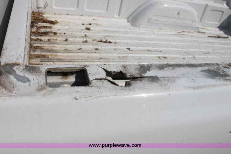 image for item D5225 2004 Chevrolet Silverado 1500 pickup truck