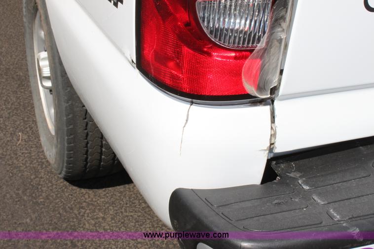 image for item D5225 2004 Chevrolet Silverado 1500 pickup truck