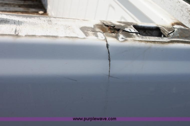 image for item D5225 2004 Chevrolet Silverado 1500 pickup truck