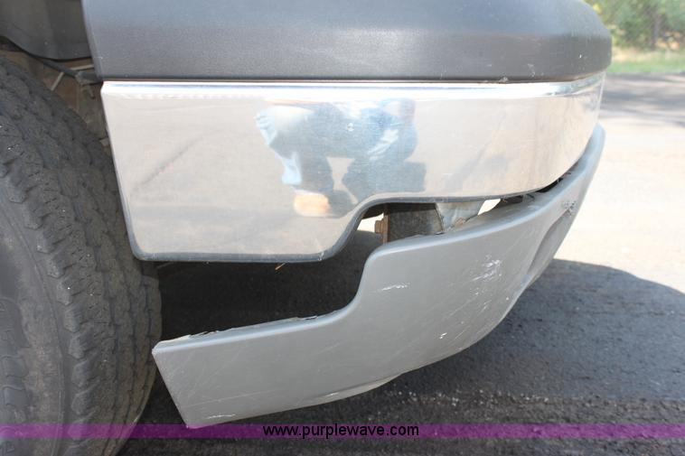 image for item D5225 2004 Chevrolet Silverado 1500 pickup truck